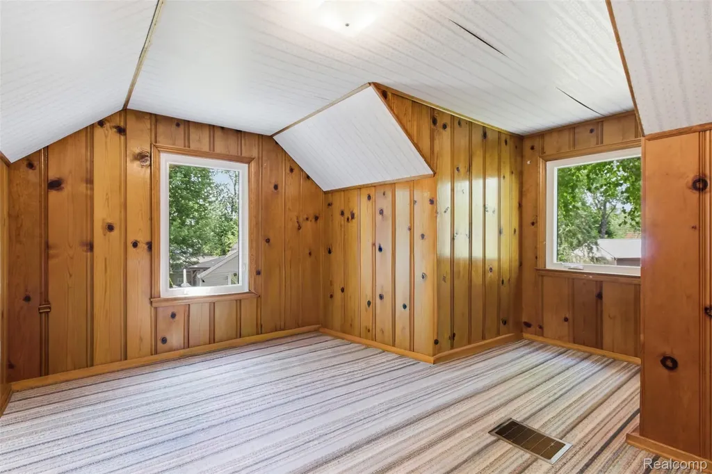 85 Hill Circle Drive Waterford Charter Township MI 48328