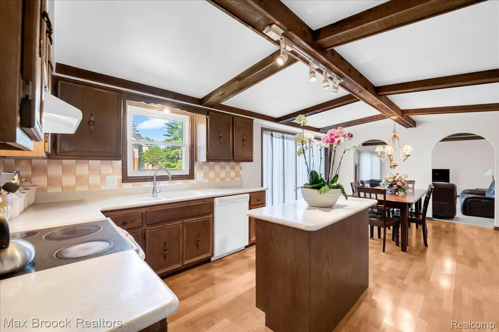 217 Stonetree Circle Rochester Hills City MI 48309