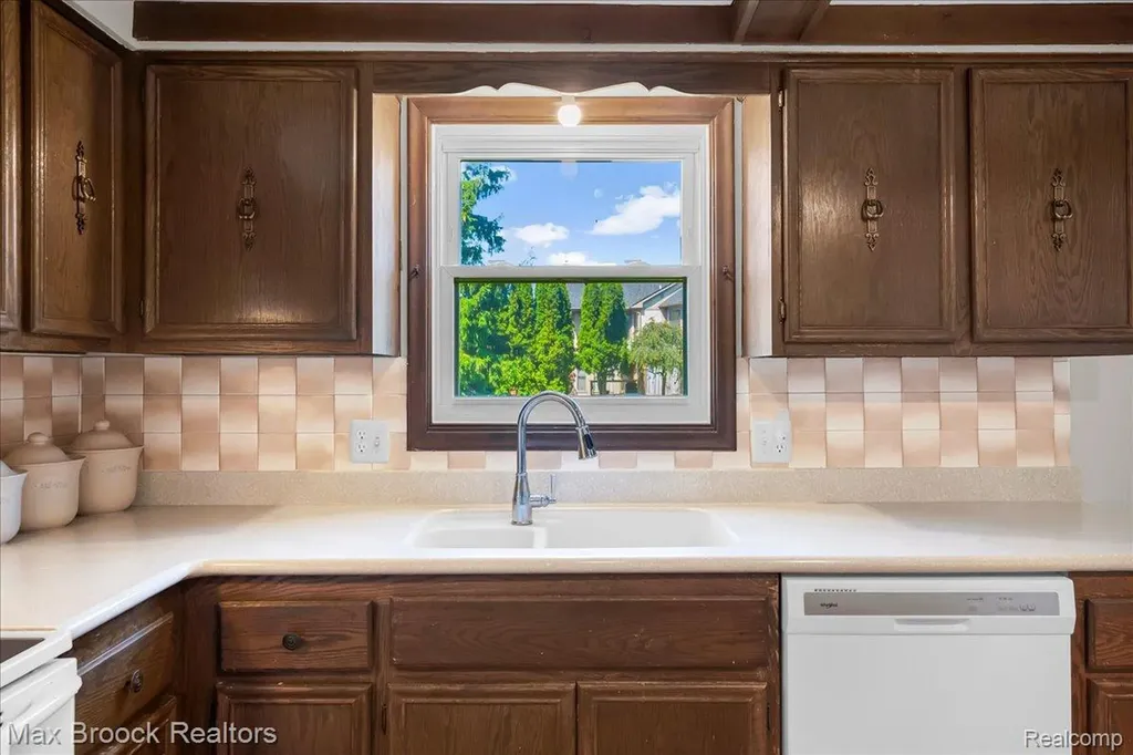 217 Stonetree Circle Rochester Hills City MI 48309