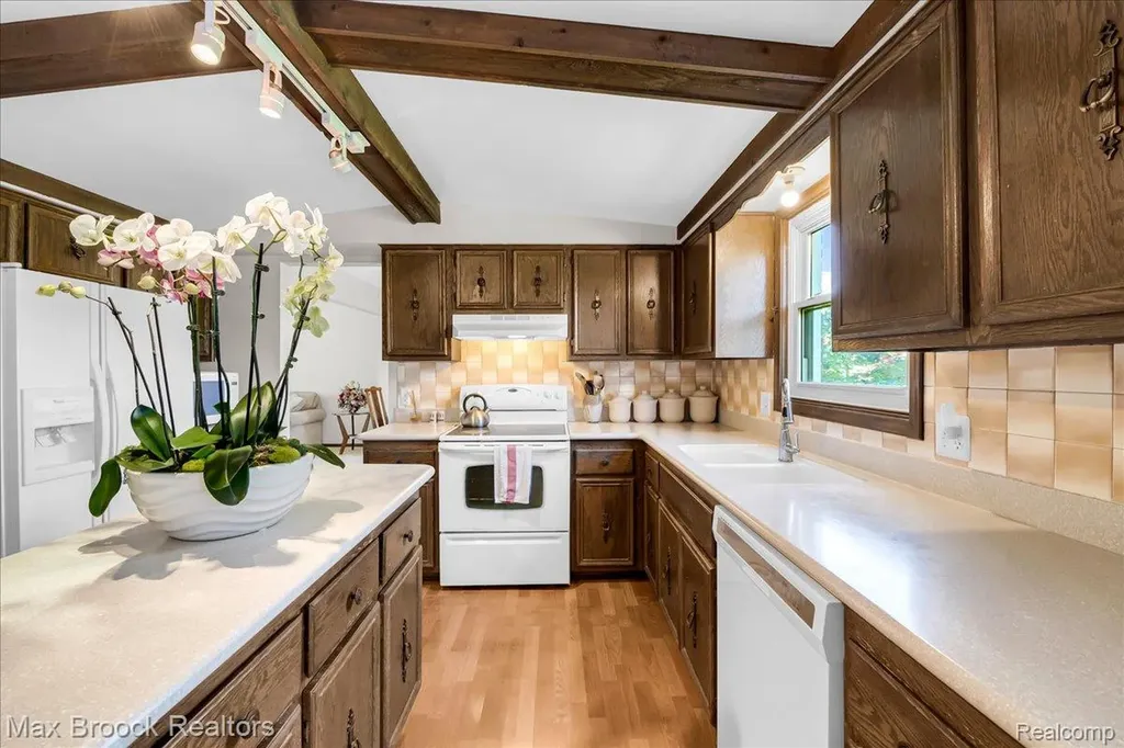 217 Stonetree Circle Rochester Hills City MI 48309