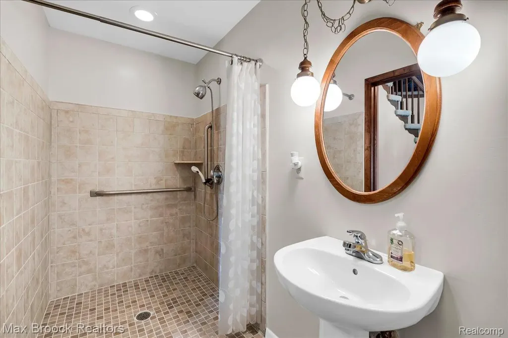217 Stonetree Circle Rochester Hills City MI 48309