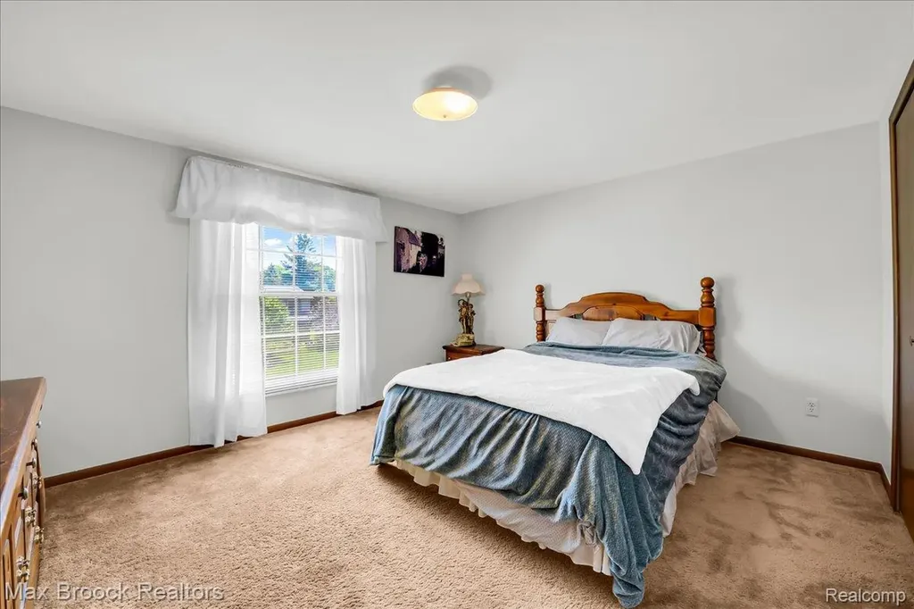 217 Stonetree Circle Rochester Hills City MI 48309
