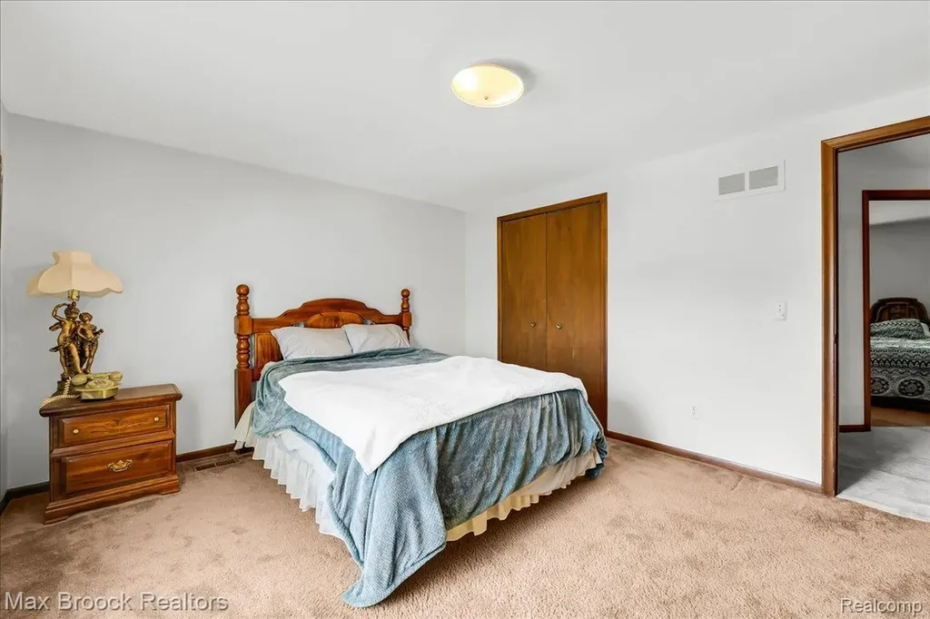 217 Stonetree Circle Rochester Hills City MI 48309