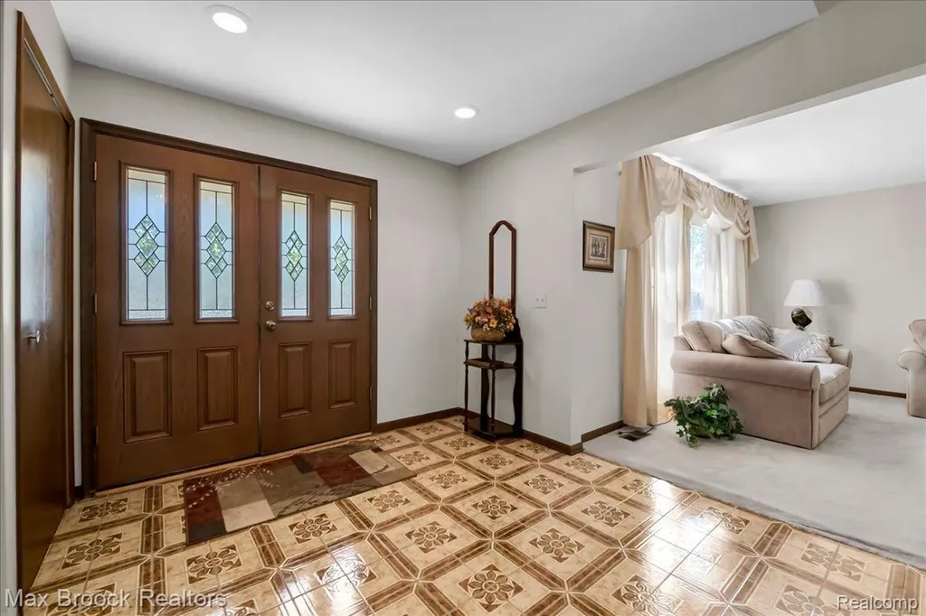 217 Stonetree Circle Rochester Hills City MI 48309