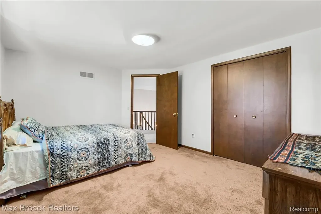 217 Stonetree Circle Rochester Hills City MI 48309