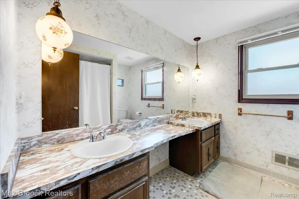 217 Stonetree Circle Rochester Hills City MI 48309