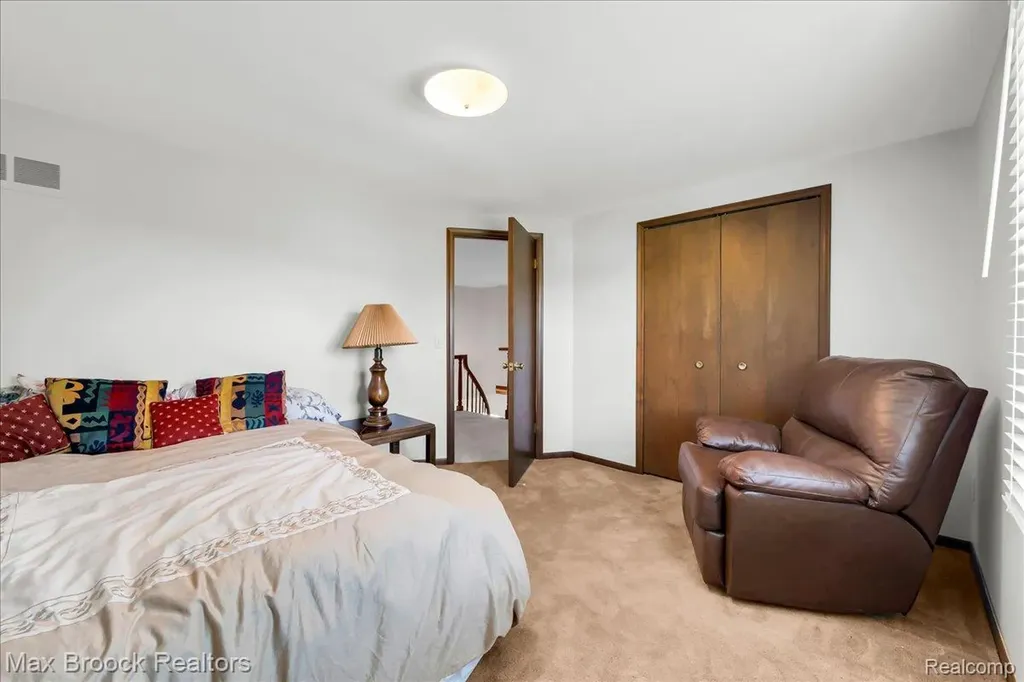 217 Stonetree Circle Rochester Hills City MI 48309