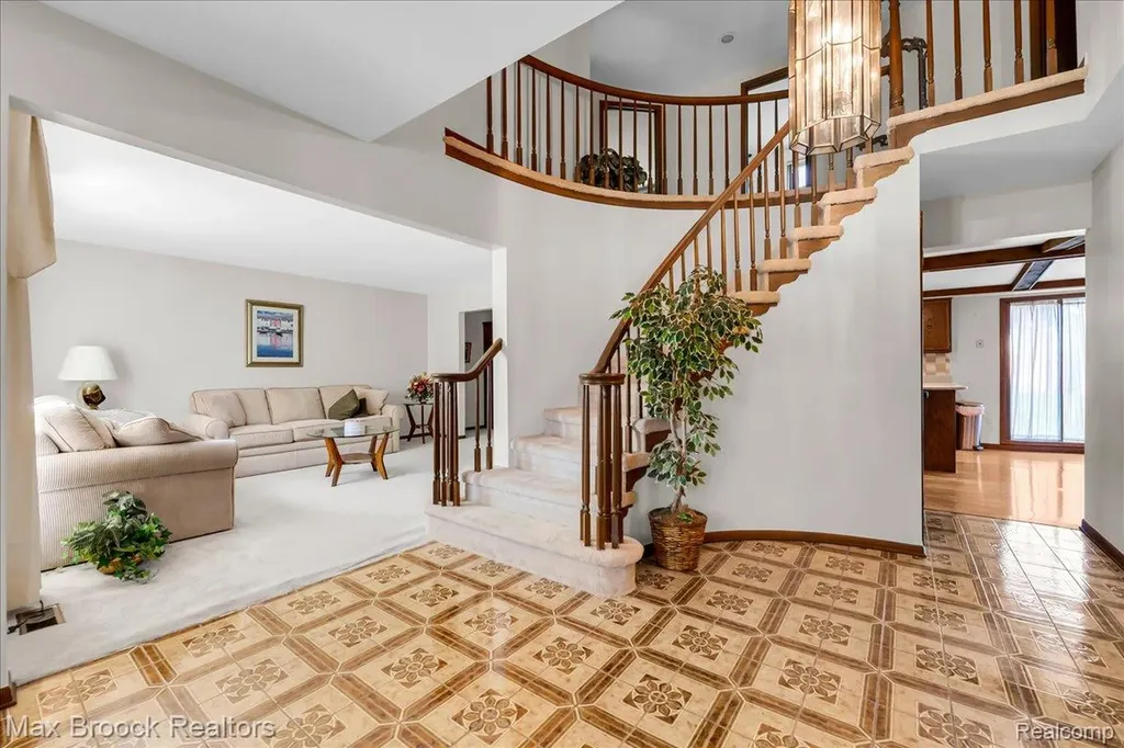 217 Stonetree Circle Rochester Hills City MI 48309