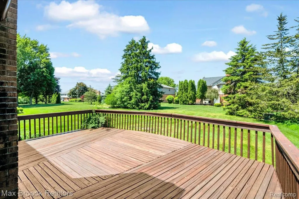 217 Stonetree Circle Rochester Hills City MI 48309