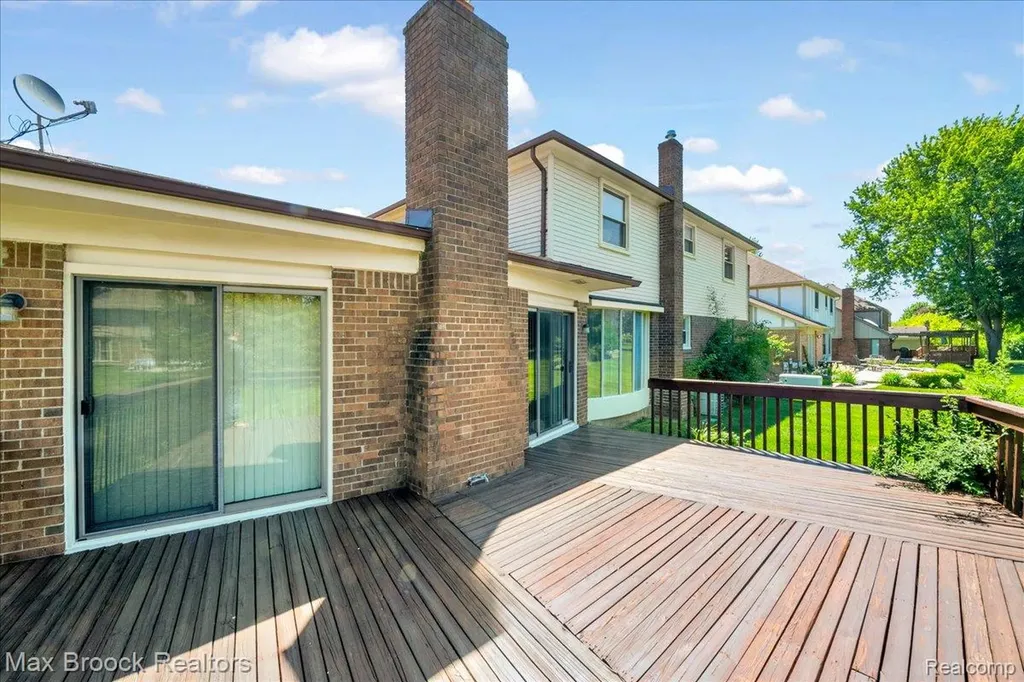 217 Stonetree Circle Rochester Hills City MI 48309