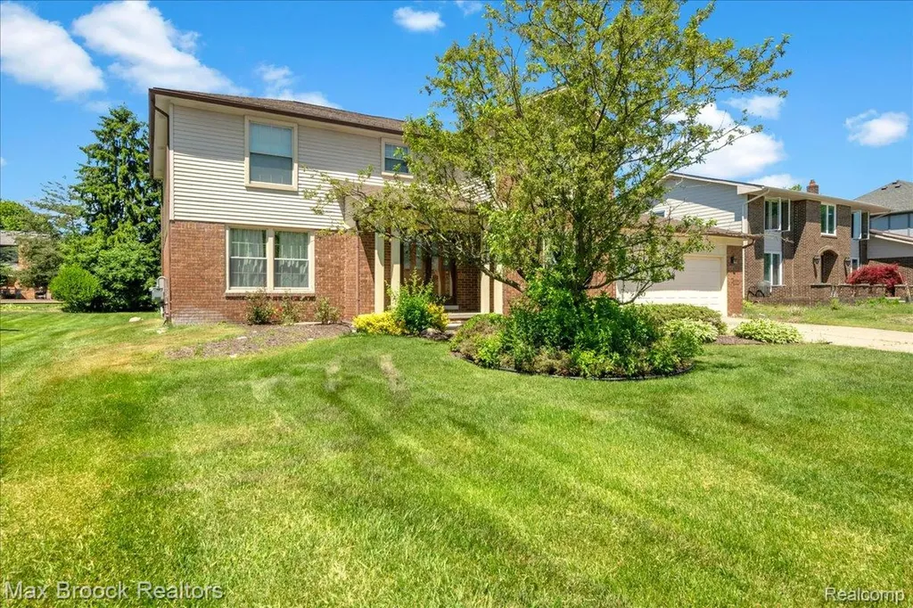217 Stonetree Circle Rochester Hills City MI 48309