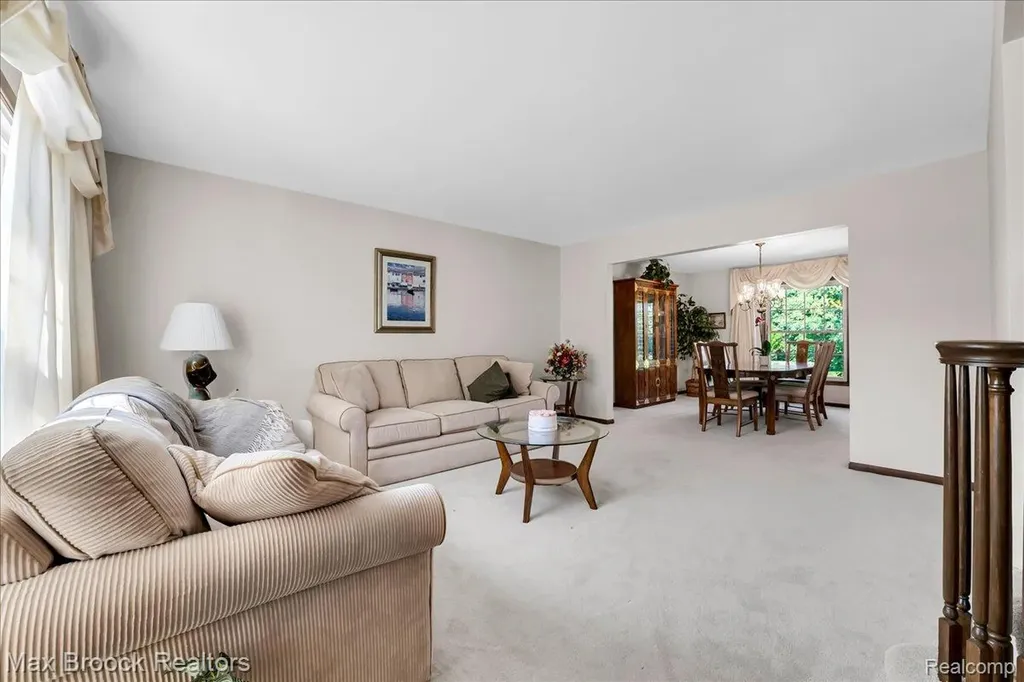 217 Stonetree Circle Rochester Hills City MI 48309