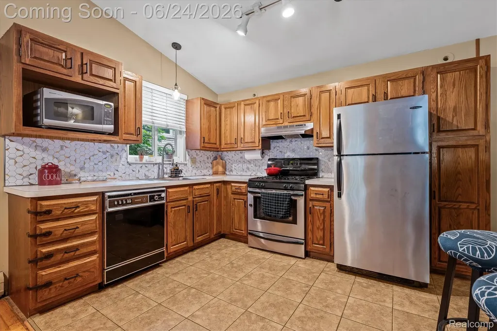 14196 Loveland Street Livonia City MI 48154
