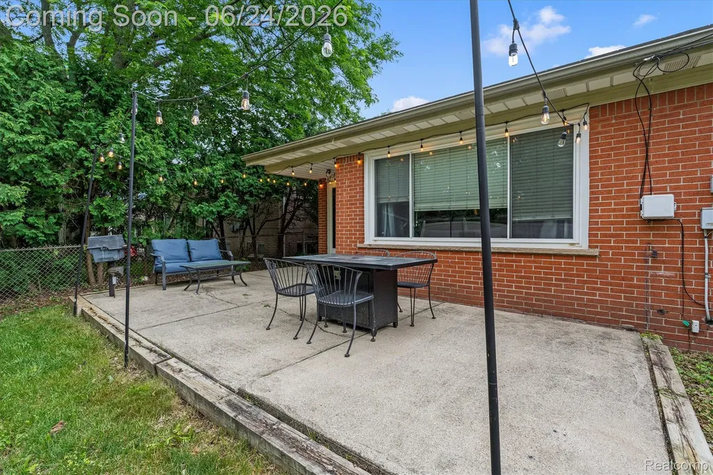 14196 Loveland Street Livonia City MI 48154