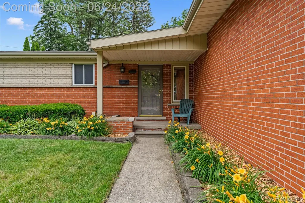 14196 Loveland Street Livonia City MI 48154