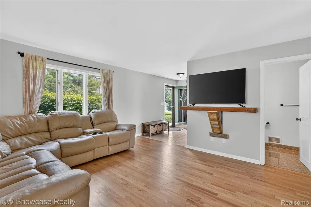 173 Pickford Street Novi City MI 48377