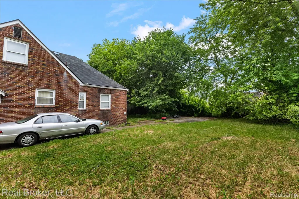 19332 Westphalia Street Detroit City MI 48205