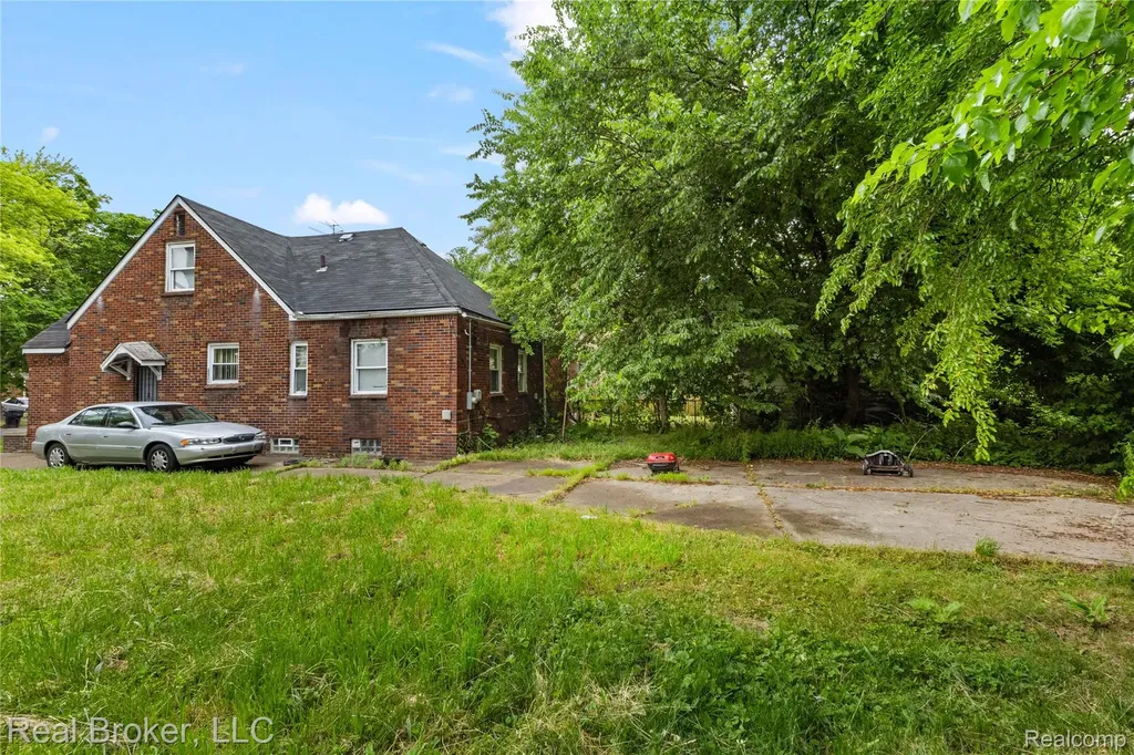 19332 Westphalia Street Detroit City MI 48205