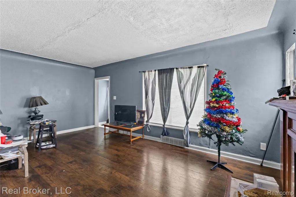 19332 Westphalia Street Detroit City MI 48205
