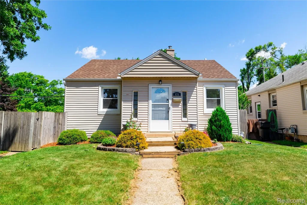 826 Goddard Street Wyandotte City MI 48192