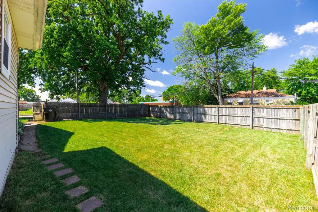 826 Goddard Street Wyandotte City MI 48192