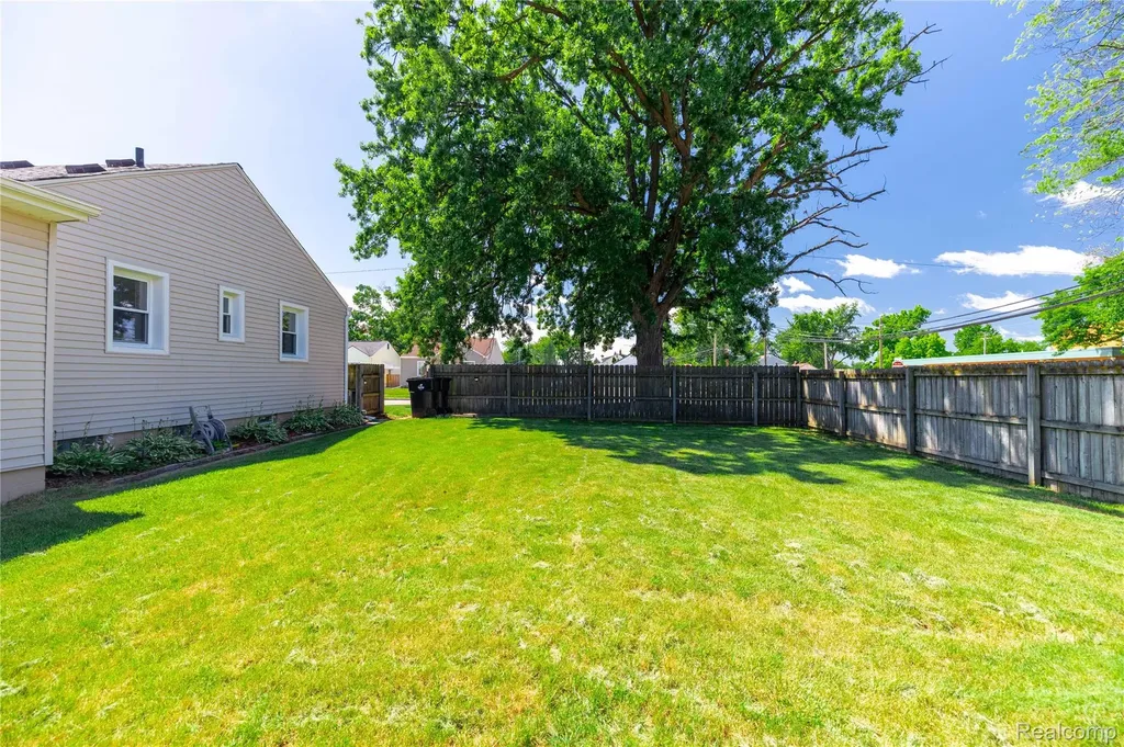 826 Goddard Street Wyandotte City MI 48192