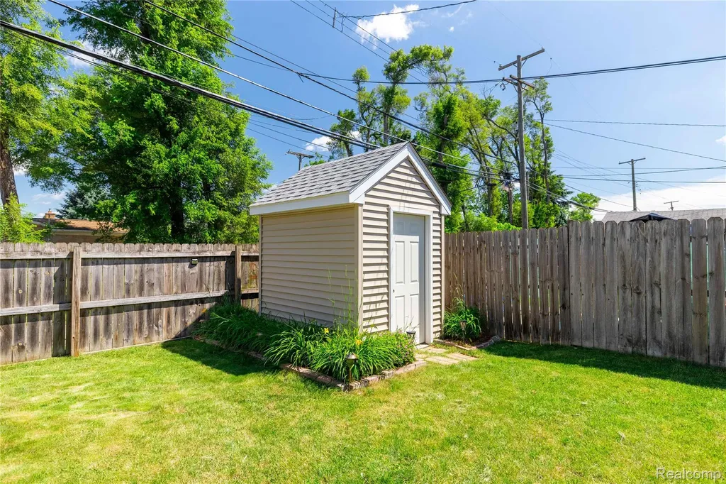 826 Goddard Street Wyandotte City MI 48192