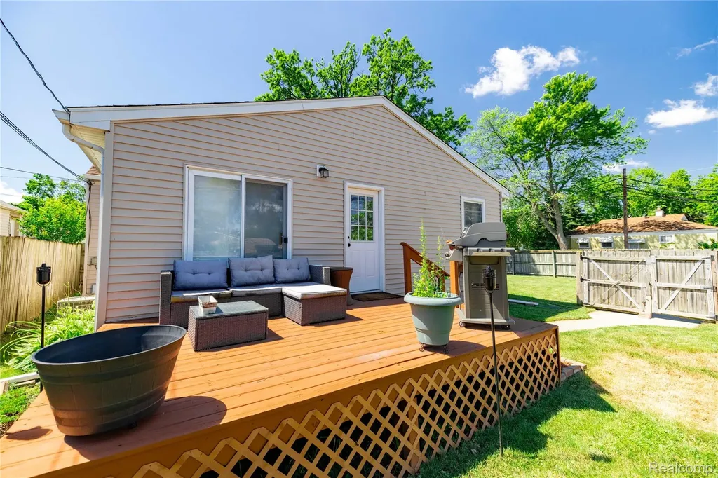 826 Goddard Street Wyandotte City MI 48192