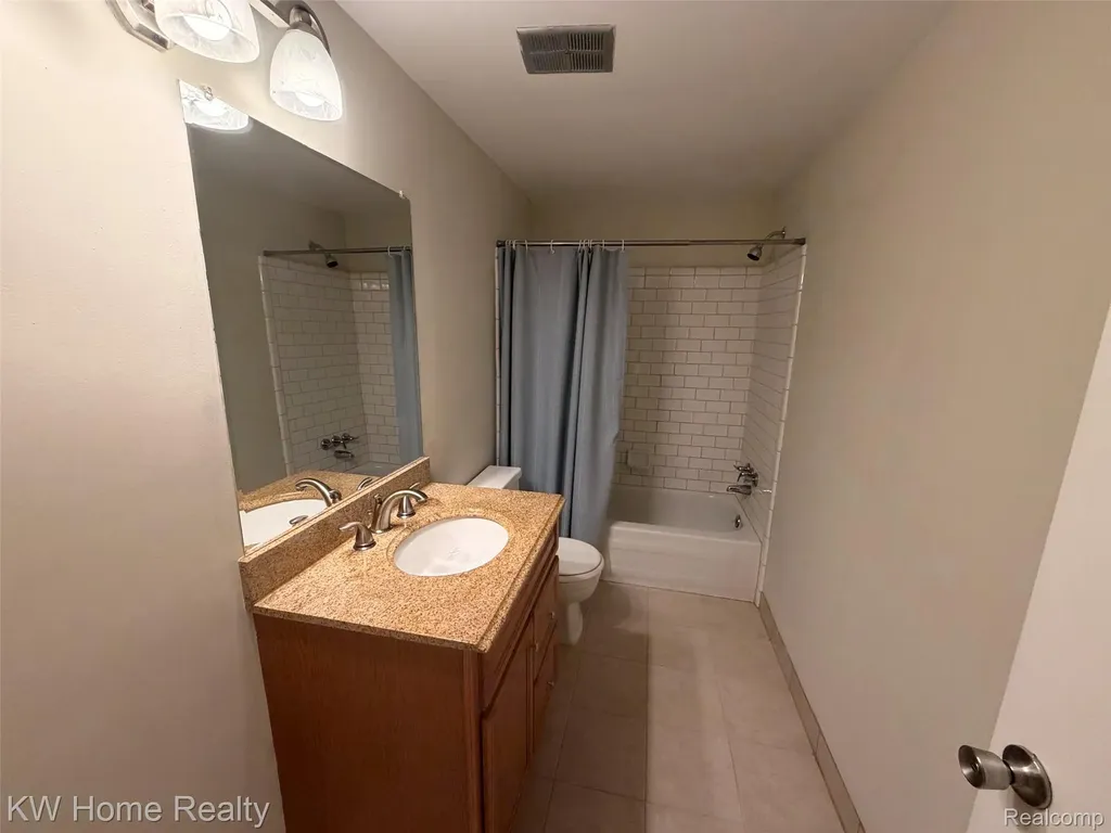 32005 W 12 Mile Road Farmington Hills City MI 48334