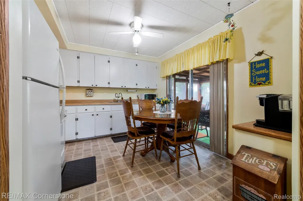 2161 Alanson Street Westland City MI 48186