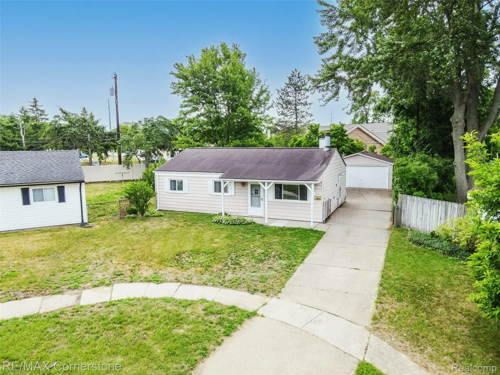 2161 Alanson Street Westland City MI 48186