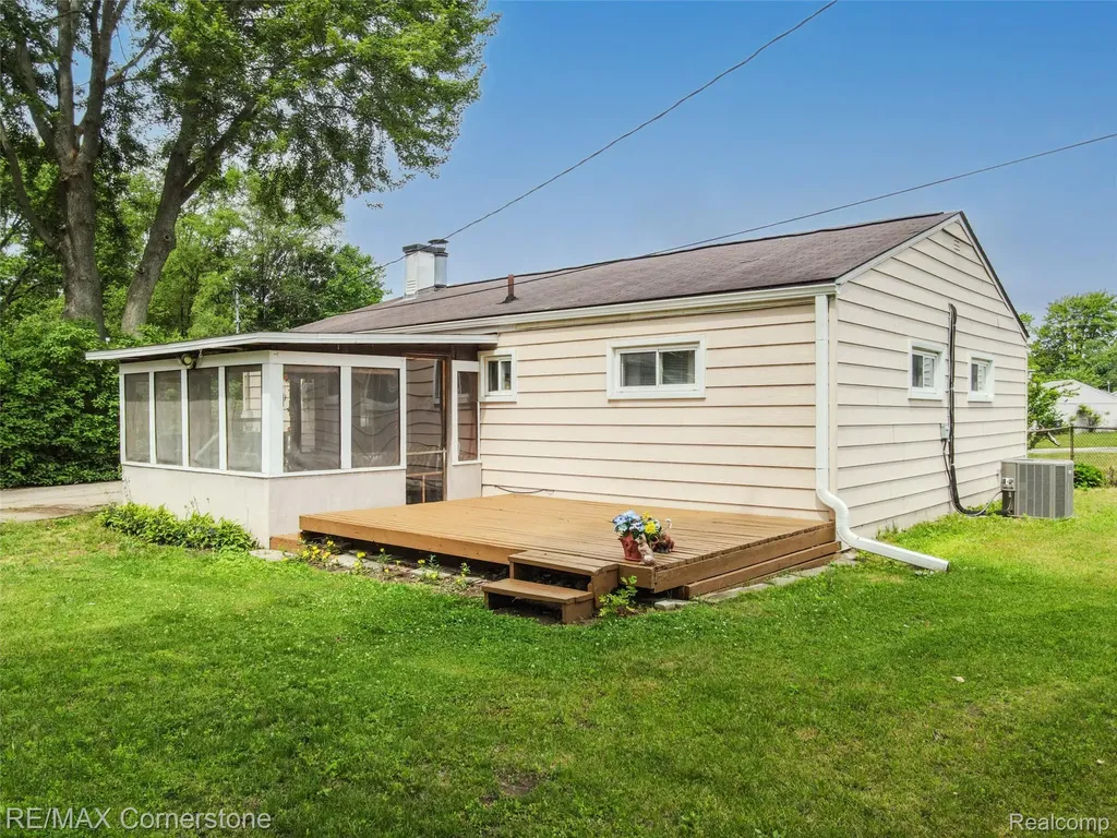 2161 Alanson Street Westland City MI 48186