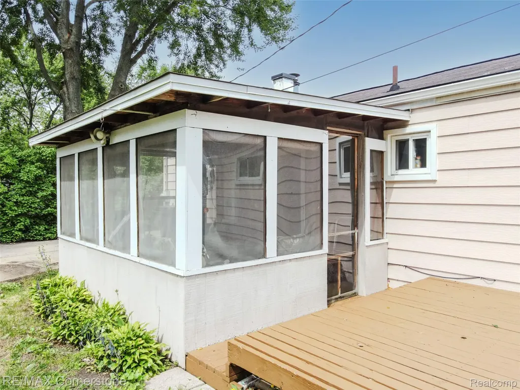 2161 Alanson Street Westland City MI 48186