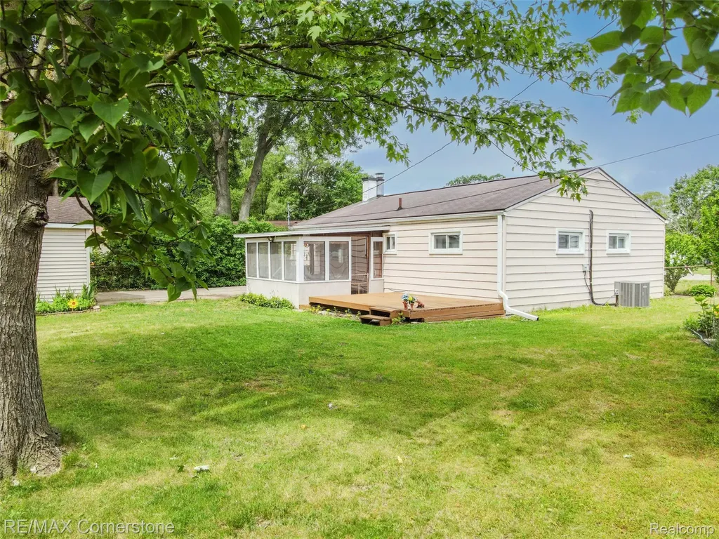 2161 Alanson Street Westland City MI 48186