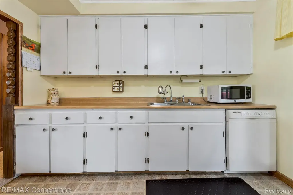 2161 Alanson Street Westland City MI 48186