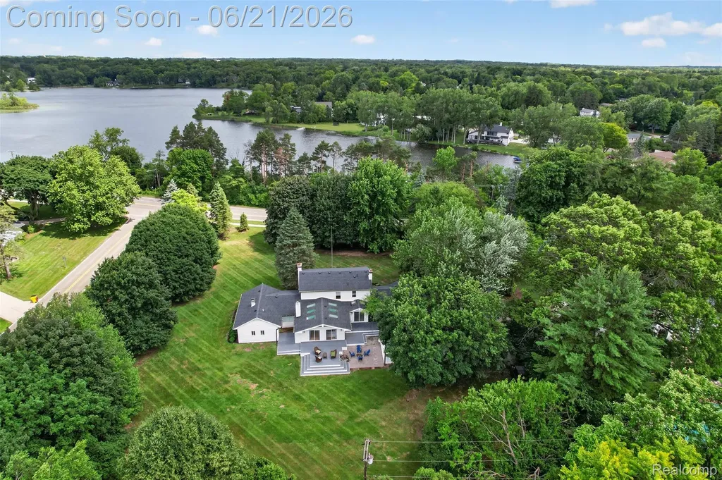 3885 Quarton Road Bloomfield Charter Township MI 48302