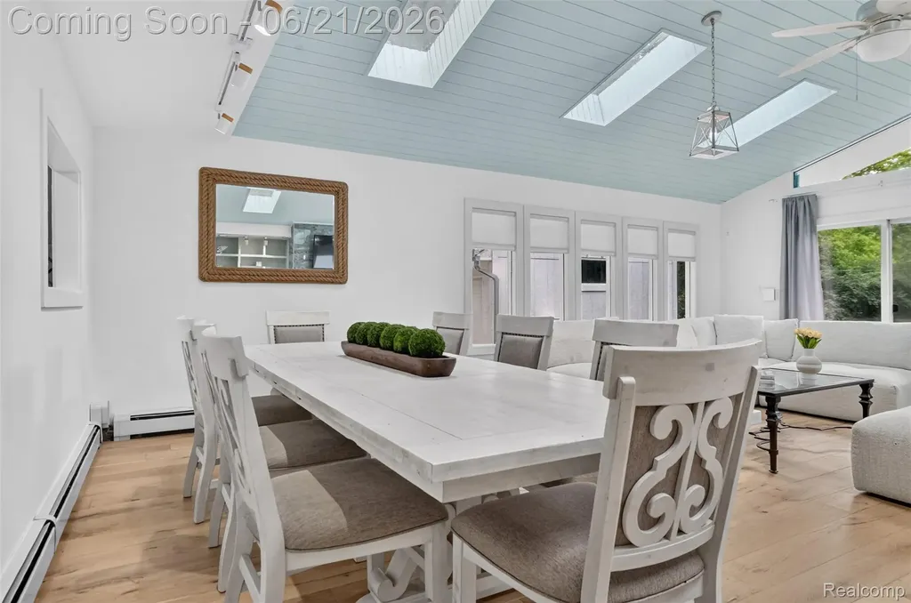 3885 Quarton Road Bloomfield Charter Township MI 48302