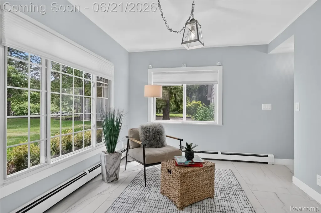 3885 Quarton Road Bloomfield Charter Township MI 48302