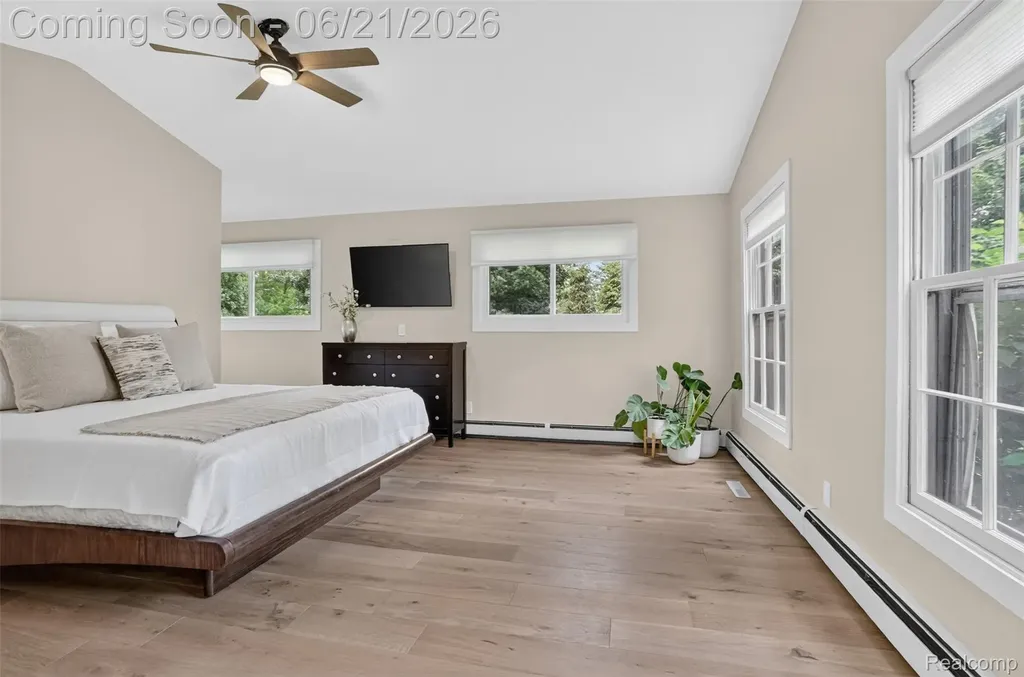 3885 Quarton Road Bloomfield Charter Township MI 48302