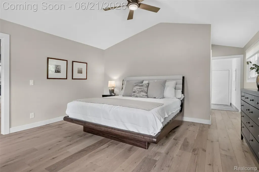 3885 Quarton Road Bloomfield Charter Township MI 48302