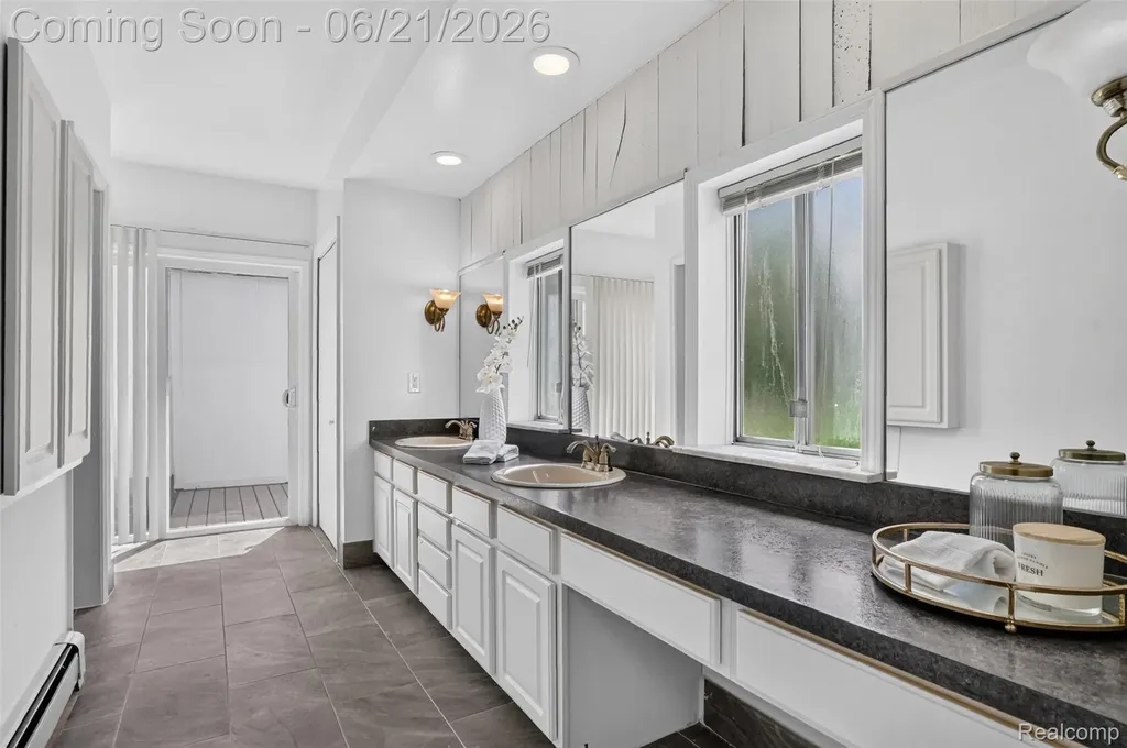 3885 Quarton Road Bloomfield Charter Township MI 48302