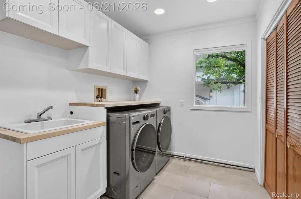 3885 Quarton Road Bloomfield Charter Township MI 48302