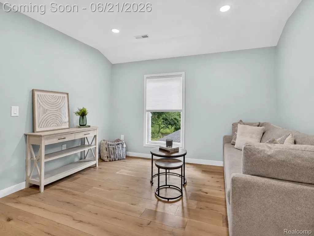 3885 Quarton Road Bloomfield Charter Township MI 48302