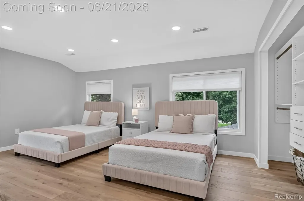 3885 Quarton Road Bloomfield Charter Township MI 48302