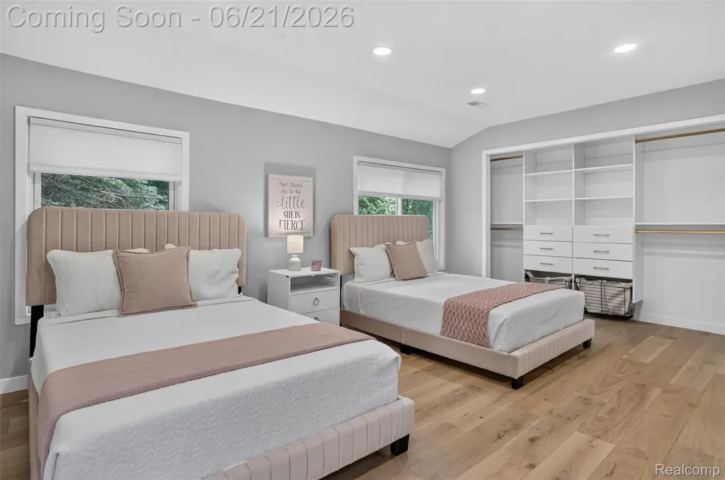 3885 Quarton Road Bloomfield Charter Township MI 48302