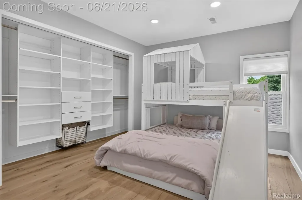 3885 Quarton Road Bloomfield Charter Township MI 48302