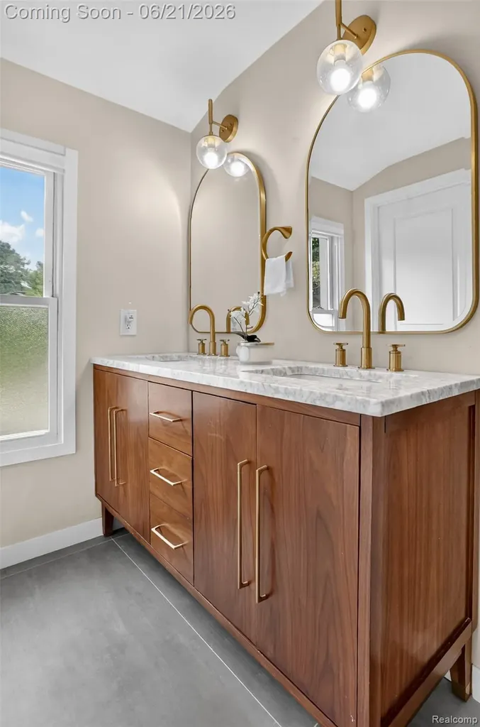 3885 Quarton Road Bloomfield Charter Township MI 48302