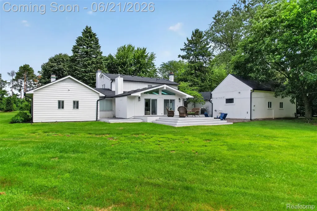 3885 Quarton Road Bloomfield Charter Township MI 48302