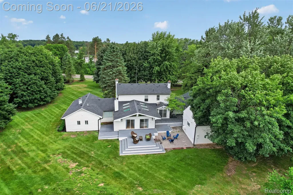 3885 Quarton Road Bloomfield Charter Township MI 48302