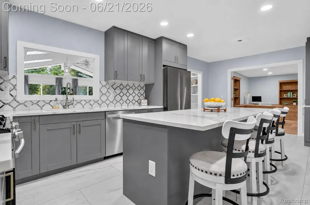 3885 Quarton Road Bloomfield Charter Township MI 48302